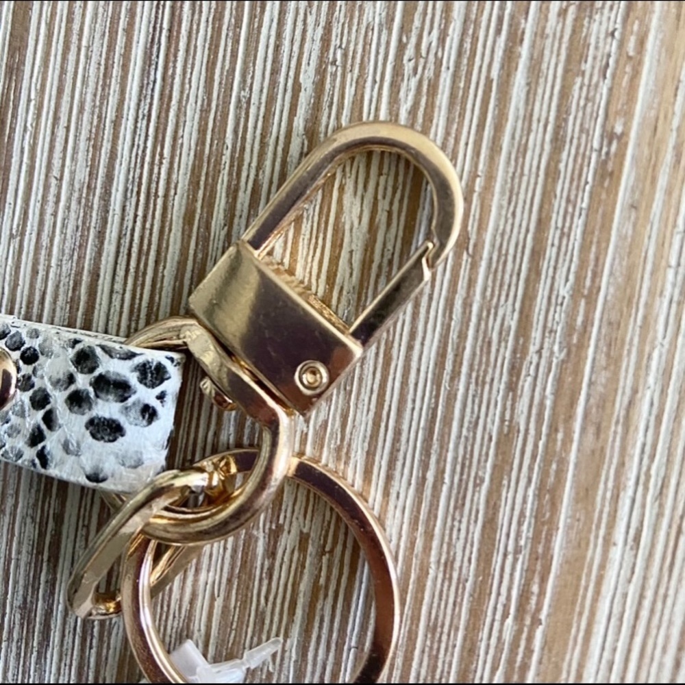 Call Me Chic Keychain - Picture 3 of 4
